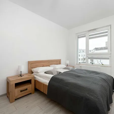 Apartman Spacious In With Desk And Parking By Renters *