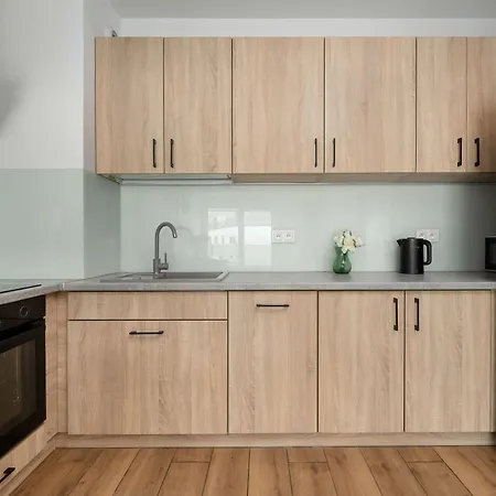 Spacious In With Desk And Parking By Renters Διαμέρισμα Βρότσλαβ