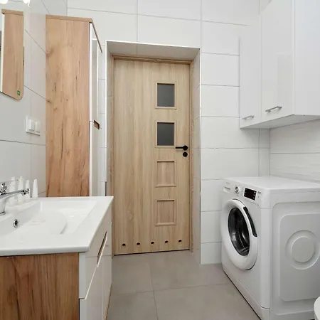 Διαμέρισμα Spacious In With Desk And Parking By Renters